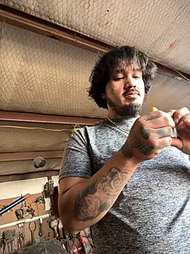 yomanfriend online show from December 14, 7:25 pm