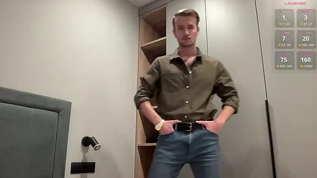 Snapshot of cute_mark chatting on October 2, 4:22 pm cute mark online show from October 2, 4:22 pm