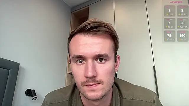 Snapshot of cute_mark chatting on September 17, 3:02 pm cute mark online show from September 17, 3:02 pm