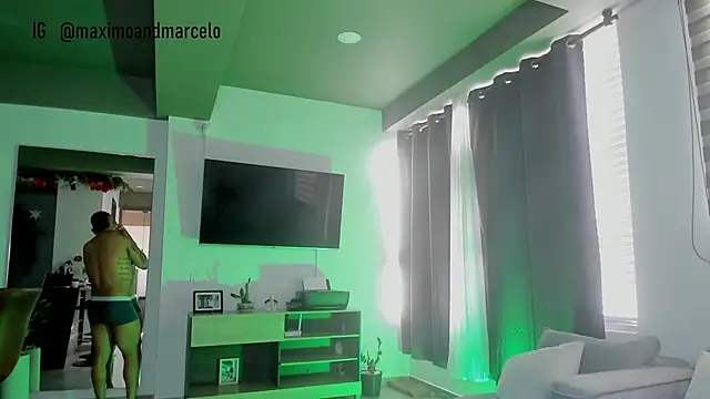 Maximo Marcelo online show from December 6, 1:11 pm