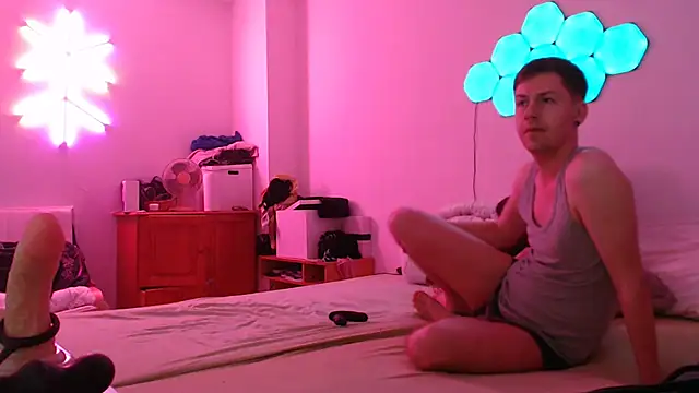 Snapshot of jonny-bisexual chatting on February 22, 10:59 pm jonny-bisexual online show from February 22, 10:59 pm