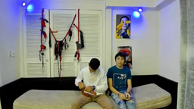 StrawwBoys online show from December 5, 9:28 pm