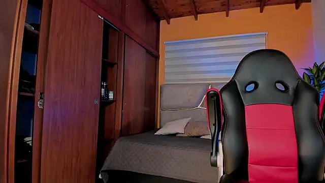 maximusclark1 online show from March 17, 1:31 am