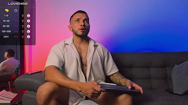 Snapshot of maximusclark1 chatting on December 23, 2:24 am maximusclark1 online show from December 23, 2:24 am