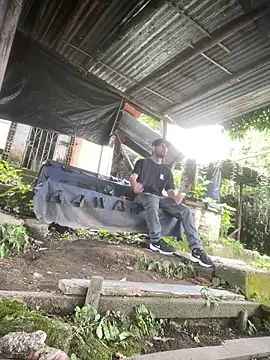 Jestebanano online show from April 8, 2:15 pm