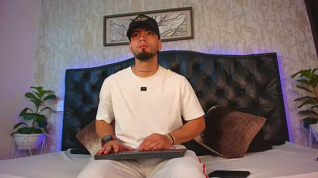 MattDevon online show from March 3, 5:04 am