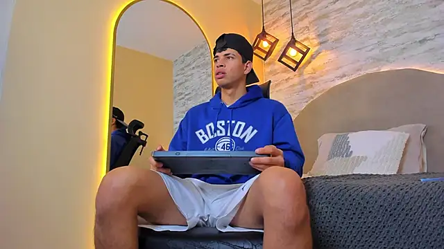 Benjamin More online show from November 3, 5:15 pm