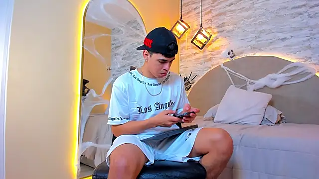 Benjamin More online show from October 28, 1:46 pm