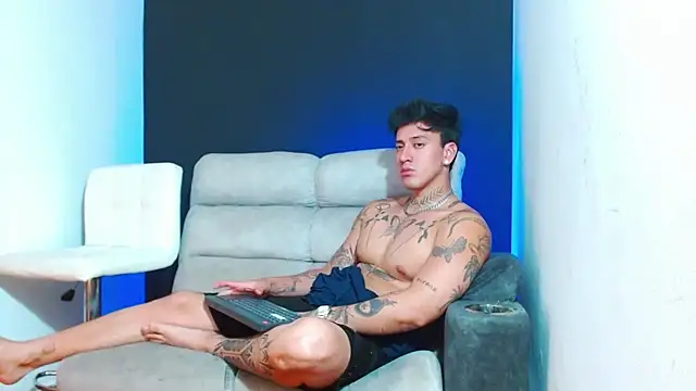 JUSTIN FULLER1 online show from March 13, 5:48 am