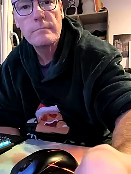 bogland33 online show from January 1, 9:52 pm