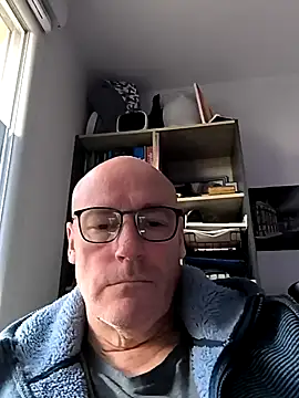 bogland33 online show from December 11, 1:22 pm