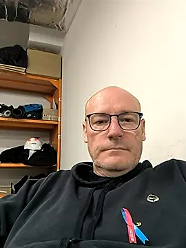 bogland33 online show from October 7, 3:27 pm