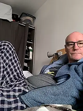 bogland33 online show from December 18, 1:23 pm