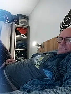 bogland33 online show from October 25, 7:48 pm