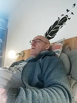 bogland33 online show from December 13, 8:26 pm