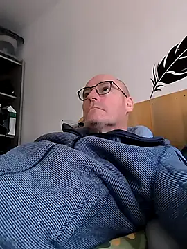 bogland33 online show from December 21, 2:58 pm