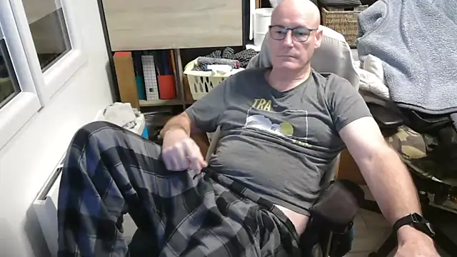 bogland33 online show from November 29, 8:55 pm