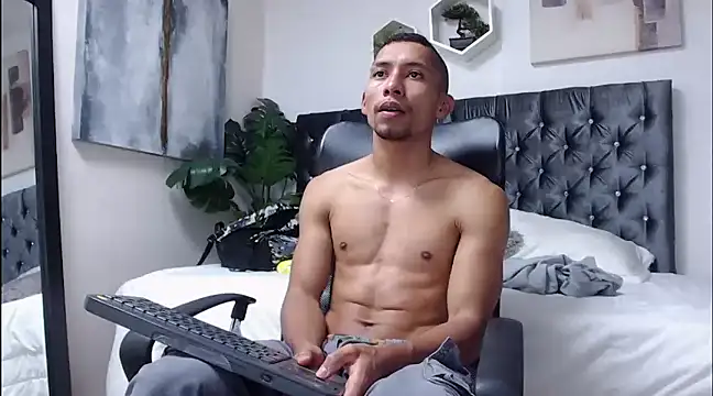 Snapshot of richar_voller chatting on December 30, 1:03 pm richar voller online show from December 30, 1:03 pm