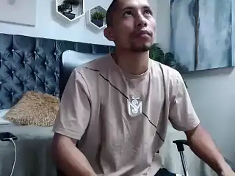 Snapshot of richar_voller chatting on October 6, 11:26 am richar voller online show from October 6, 11:26 am