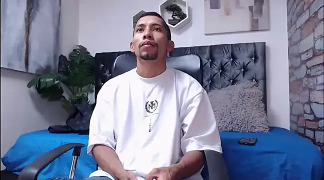 Snapshot of richar_voller chatting on January 8, 11:32 am richar voller online show from January 8, 11:32 am