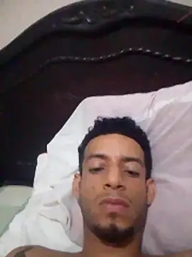 alvaroenriqe23 online show from May 9, 5:36 pm
