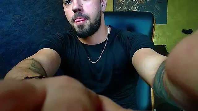 AxelWaylon online show from October 10, 11:15 am