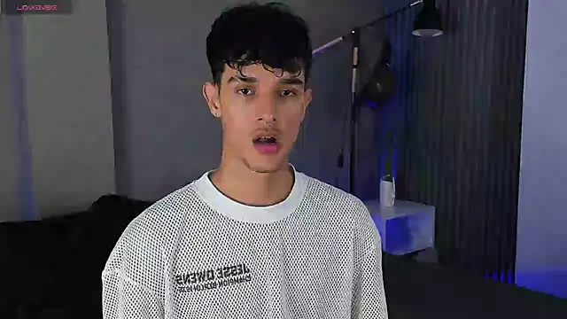 Snapshot of Busterspinter chatting on December 4, 6:33 am Busterspinter online show from December 4, 6:33 am