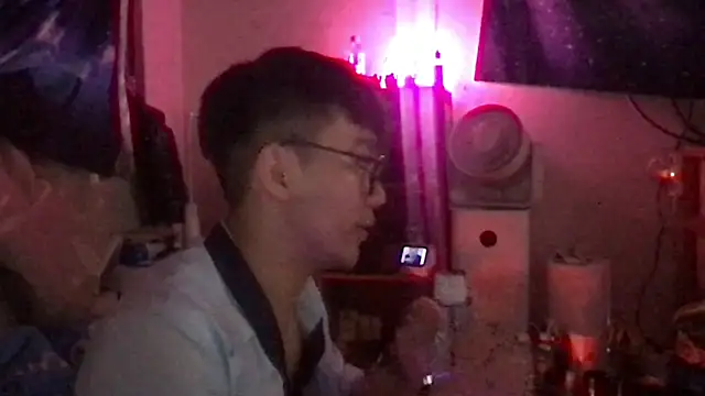 Snapshot of ex199212 chatting on March 10, 10:50 am ex199212 online show from March 10, 10:50 am