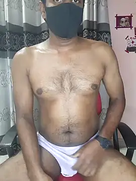Snapshot of SuranSexy33 chatting on January 2, 4:56 pm SuranSexy33 online show from January 2, 4:56 pm