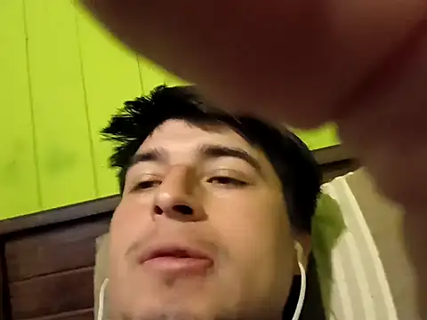 chilehorny1995 online show from December 8, 10:57 pm