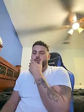 Snapshot of MasterKvn chatting on December 6, 11:47 pm MasterKvn online show from December 6, 11:47 pm