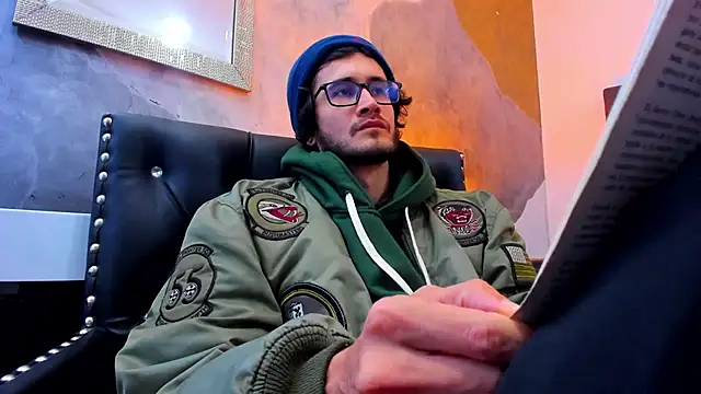 Loggan donnelly online show from December 29, 8:15 pm