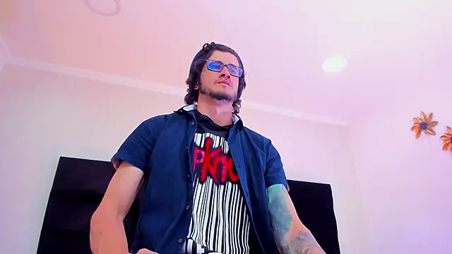 Loggan donnelly online show from January 26, 8:34 pm