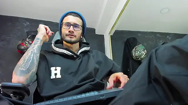 Loggan donnelly online show from October 10, 8:02 pm