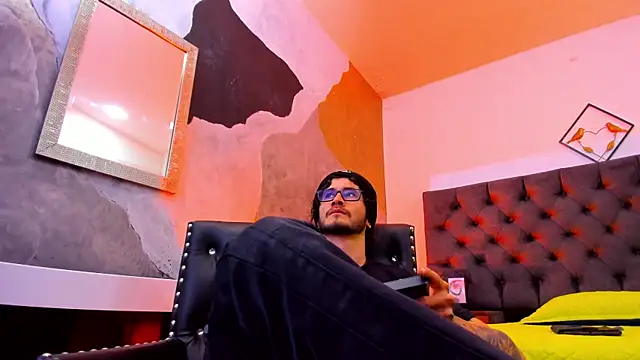 Loggan donnelly online show from December 9, 7:57 pm