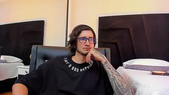 Loggan donnelly online show from January 25, 8:10 pm