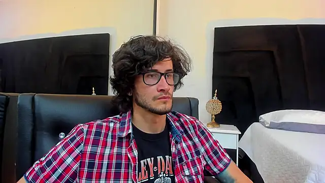 Loggan donnelly online show from January 29, 8:04 pm