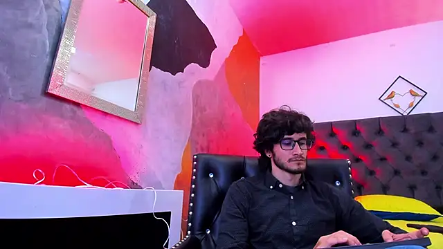 Loggan donnelly online show from December 14, 9:35 pm