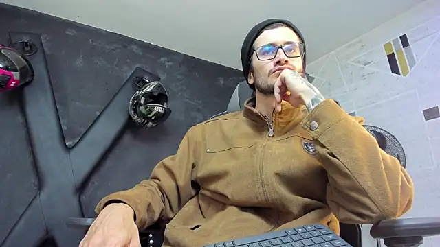 Loggan donnelly online show from September 20, 8:20 pm