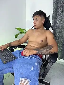 SantiagoReyesFtt online show from June 15, 8:34 pm