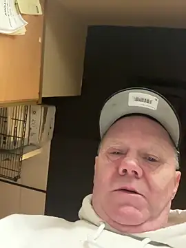 Snapshot of masterjerseyjoe chatting on February 21, 12:05 am masterjerseyjoe online show from February 21, 12:05 am