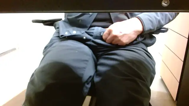 lovewalknaked online show from November 18, 4:33 pm