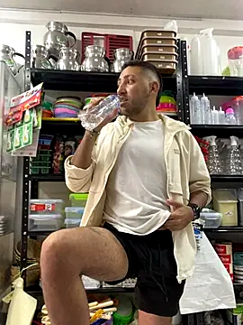 JuanZapata33 online show from October 16, 9:56 pm