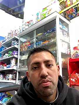 JuanZapata33 online show from April 30, 2:57 pm