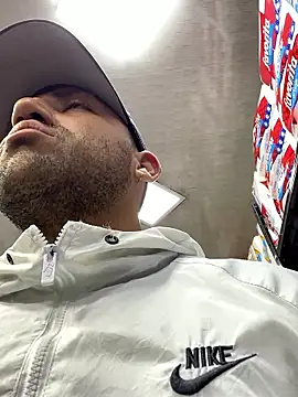 JuanZapata33 online show from January 11, 10:57 pm