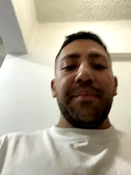 JuanZapata33 online show from October 12, 12:04 am