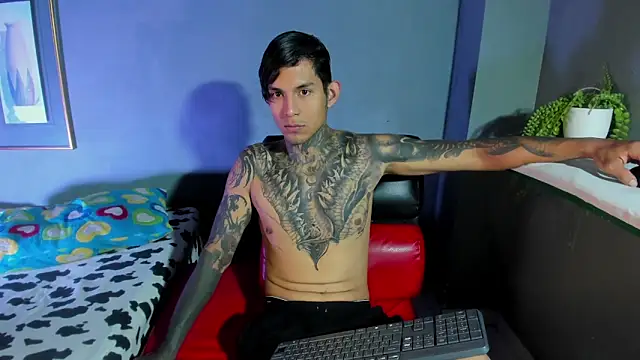 Travistanner 28 online show from October 8, 8:13 pm