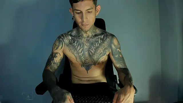 Travistanner 28 online show from April 17, 10:23 pm