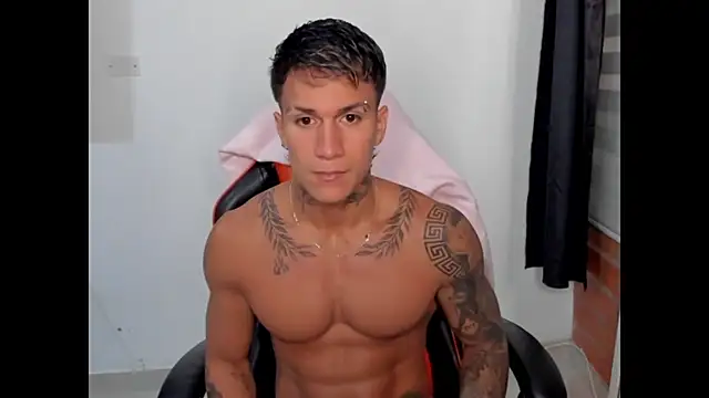 pettergrey1 online show from October 15, 11:45 pm