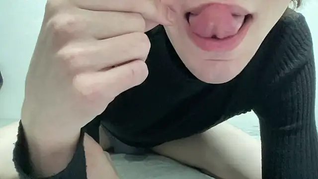 KissesBoy online show from October 15, 10:50 pm